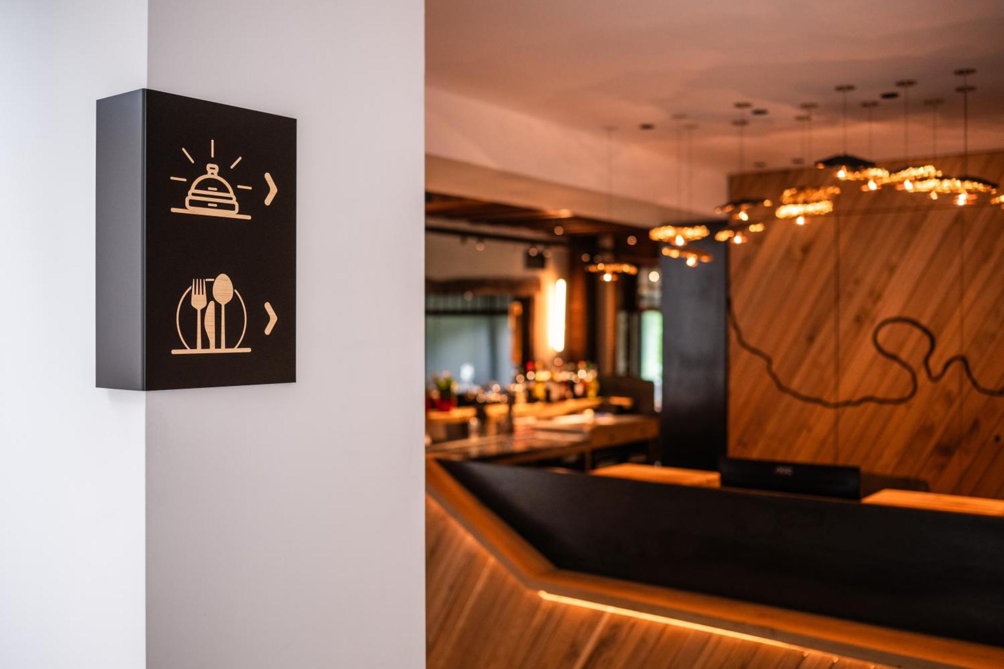 לה רושה - אן - ארדן Hostellerie La Claire Fontaine, Logis Hotels & Spa מראה חיצוני תמונה